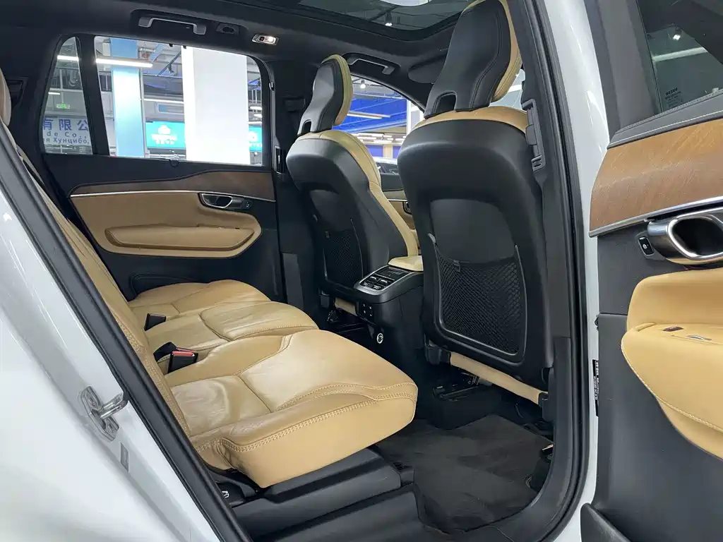 Volvo XC90 — миниатюра 12