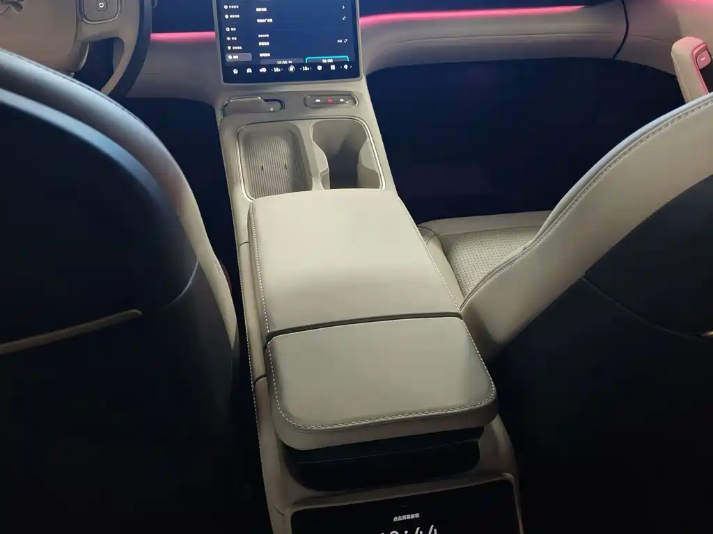 NIO ES6 — миниатюра 8