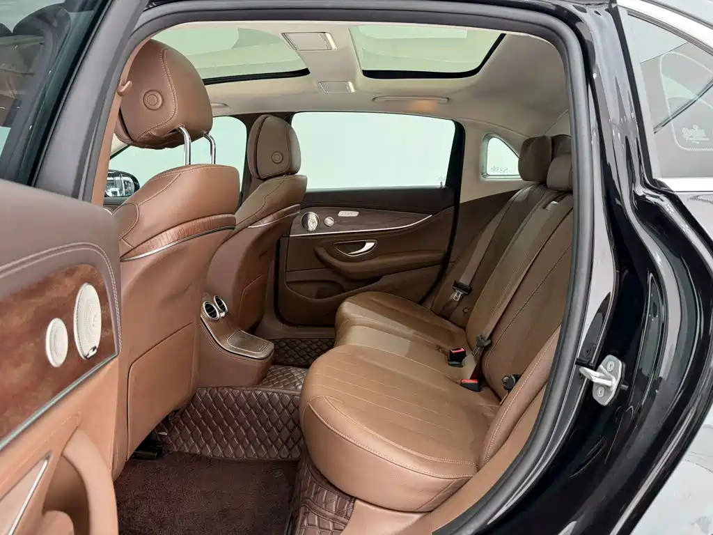 Mercedes-Benz E-Class — миниатюра 19