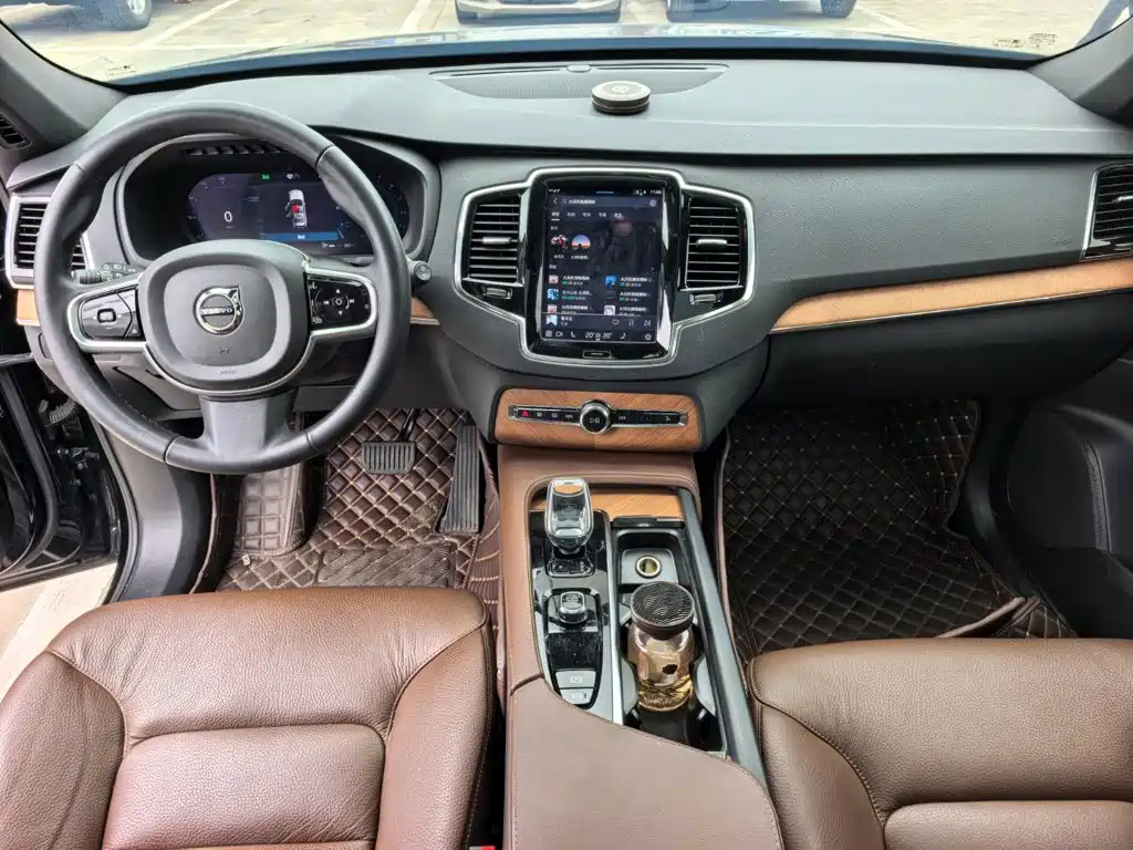 Volvo XC90 — миниатюра 11