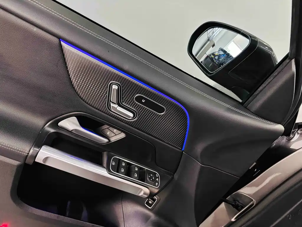 Mercedes-Benz EQB — миниатюра 12