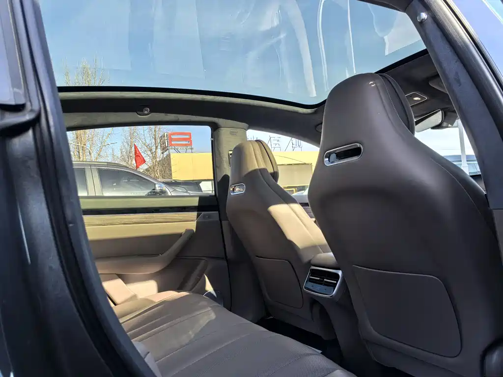 AITO WISDOM WORLD R7