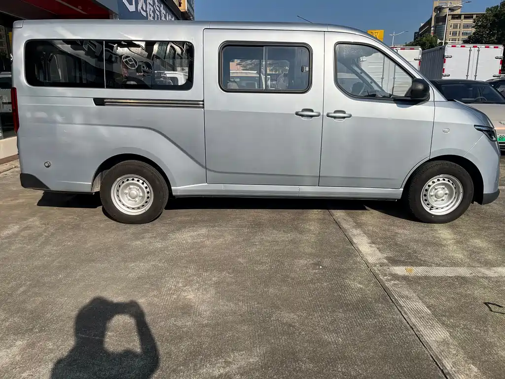 Wuling Yangguang — миниатюра 5