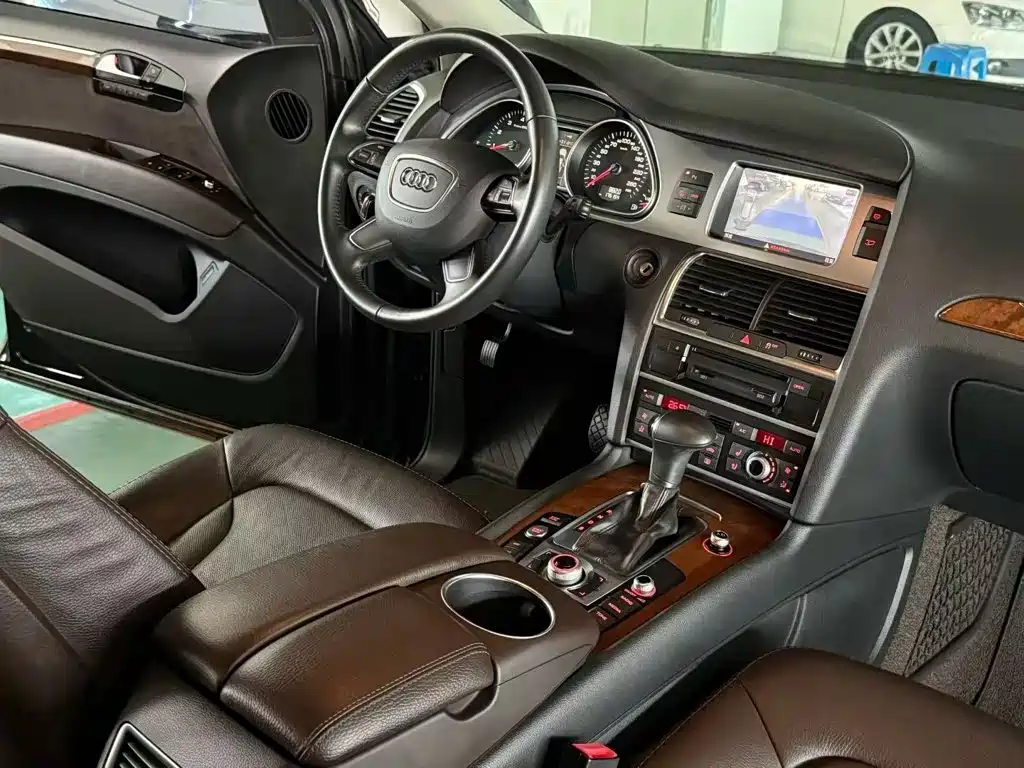 Audi Q7 — миниатюра 5