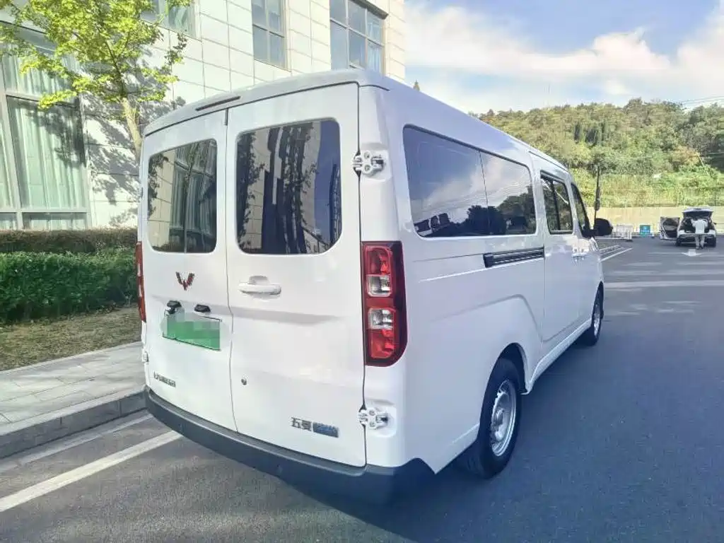 Wuling Yangguang — миниатюра 4