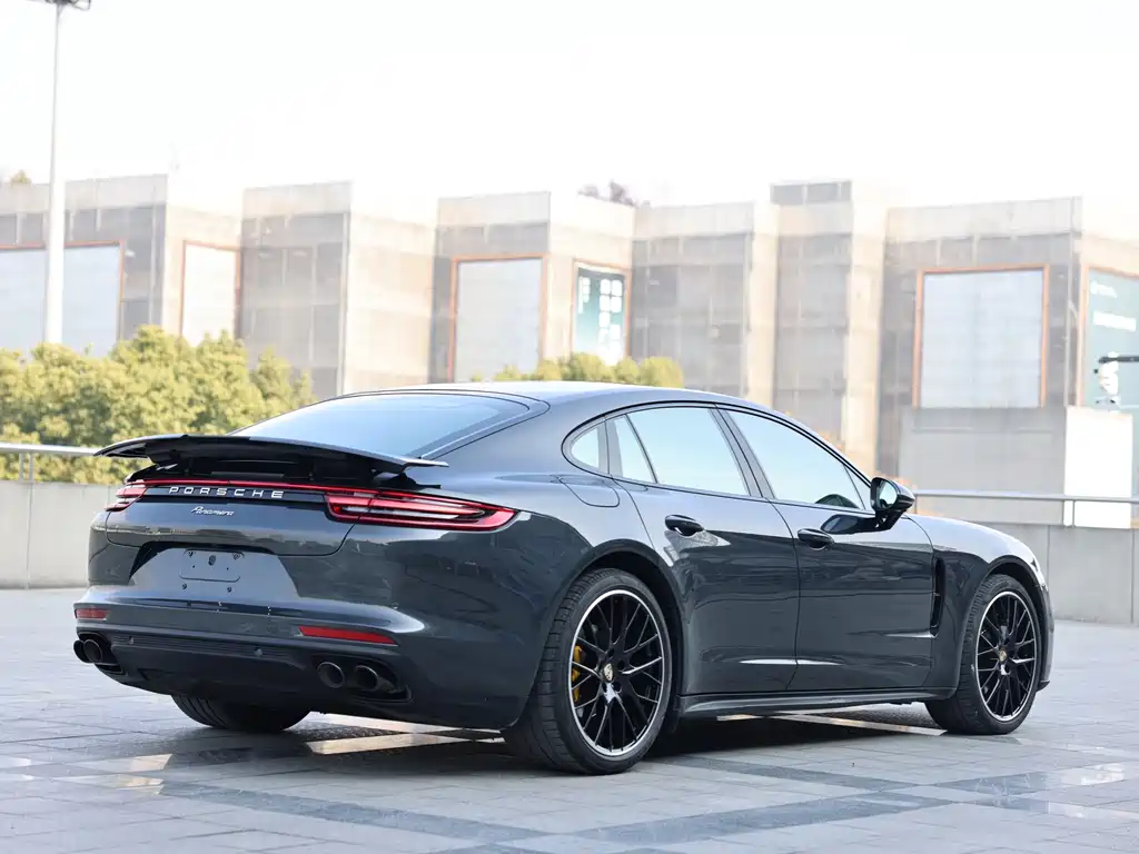 PORSCHE PANAMERA