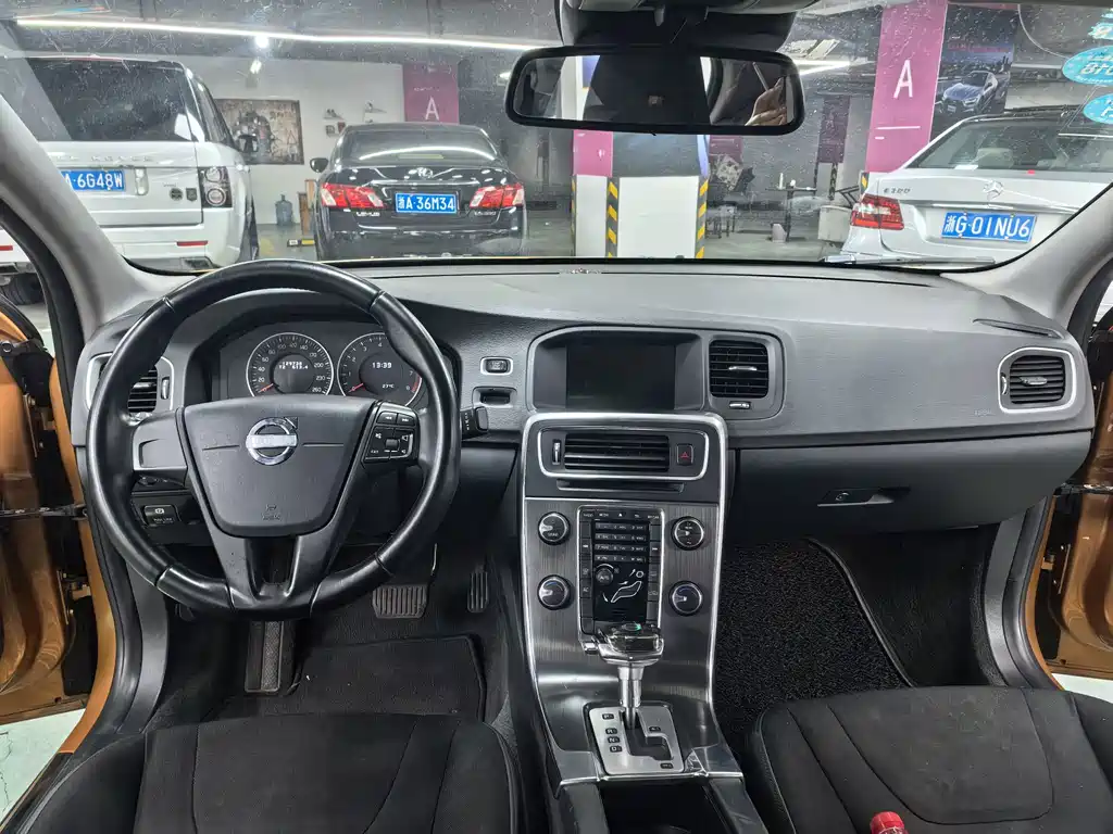 Volvo S60 (Import) — миниатюра 7