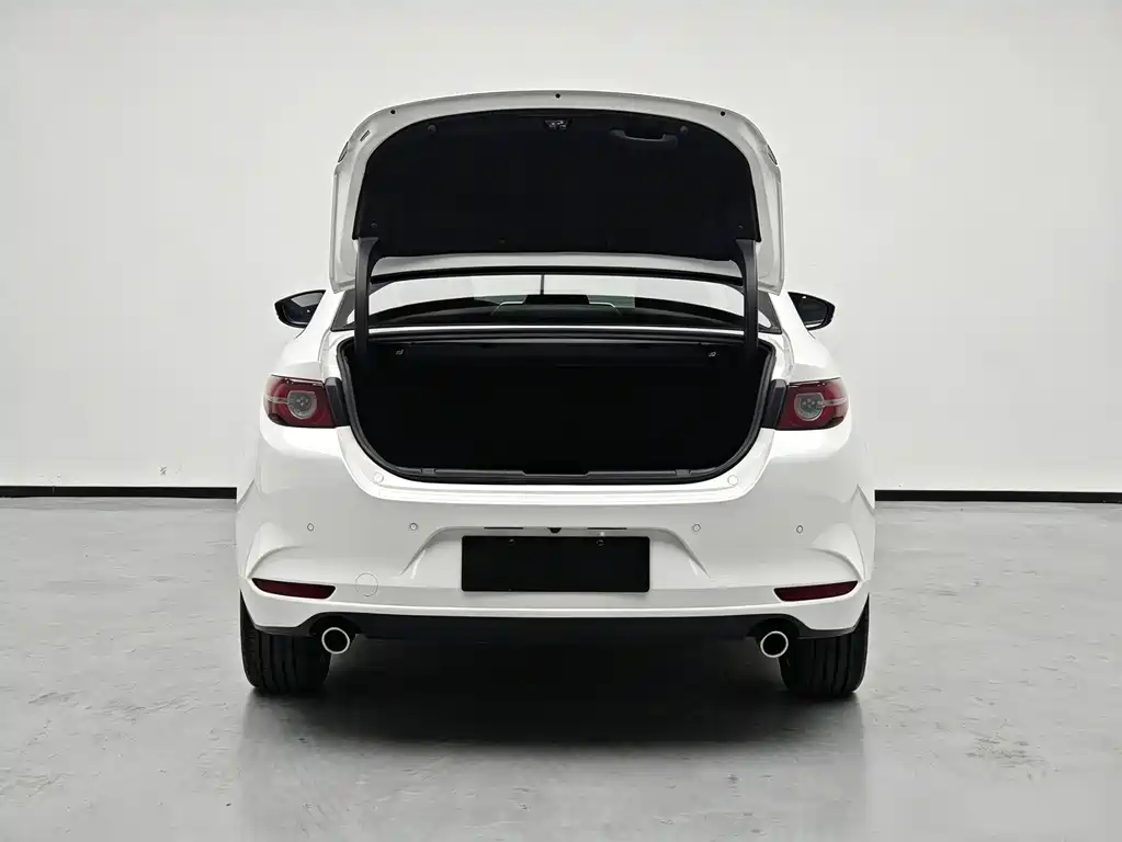 Mazda Mazda3 3 2023 2.0L AT