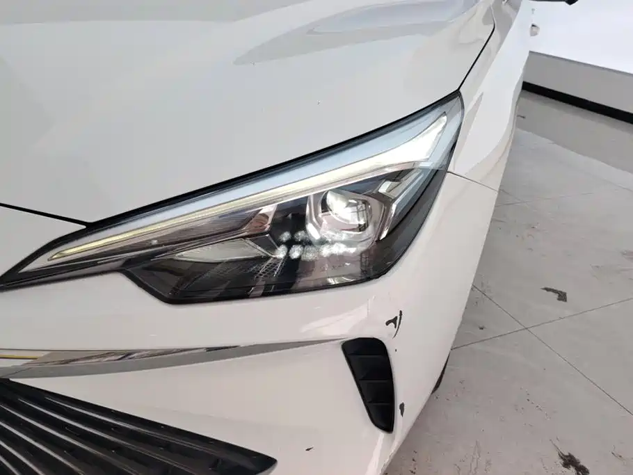 Roewe i5 — миниатюра 5