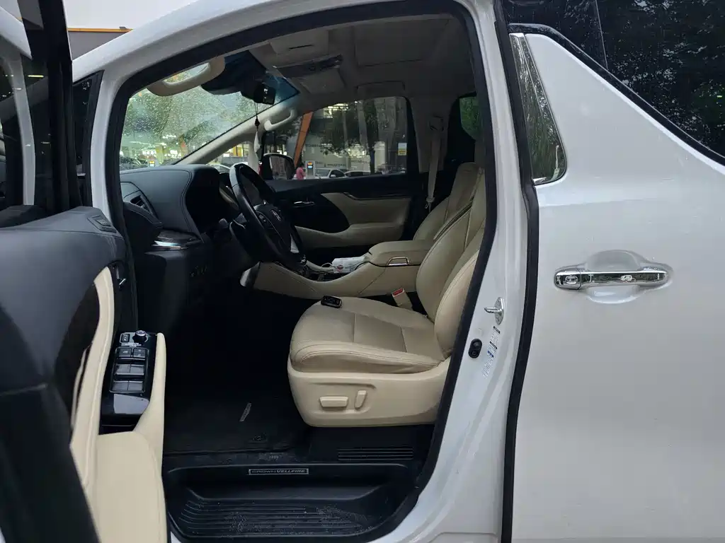 Toyota Vellfire — миниатюра 5