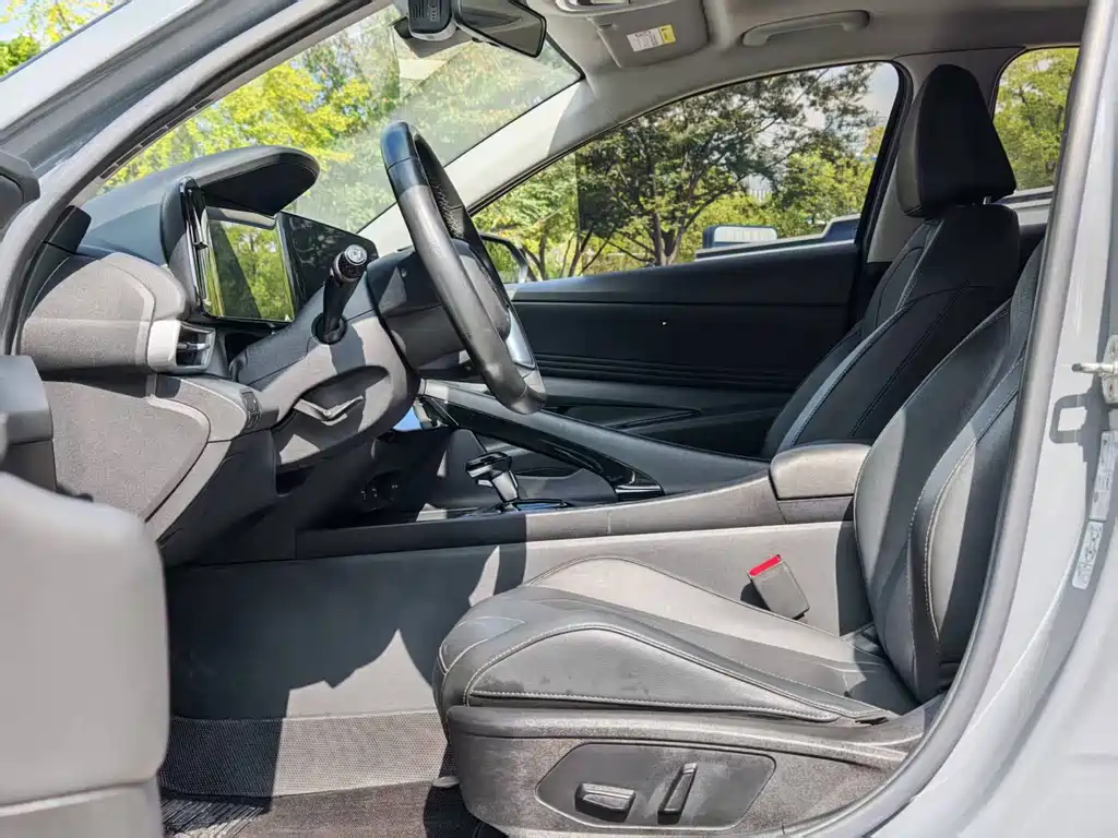 Hyundai Elantra — миниатюра 15
