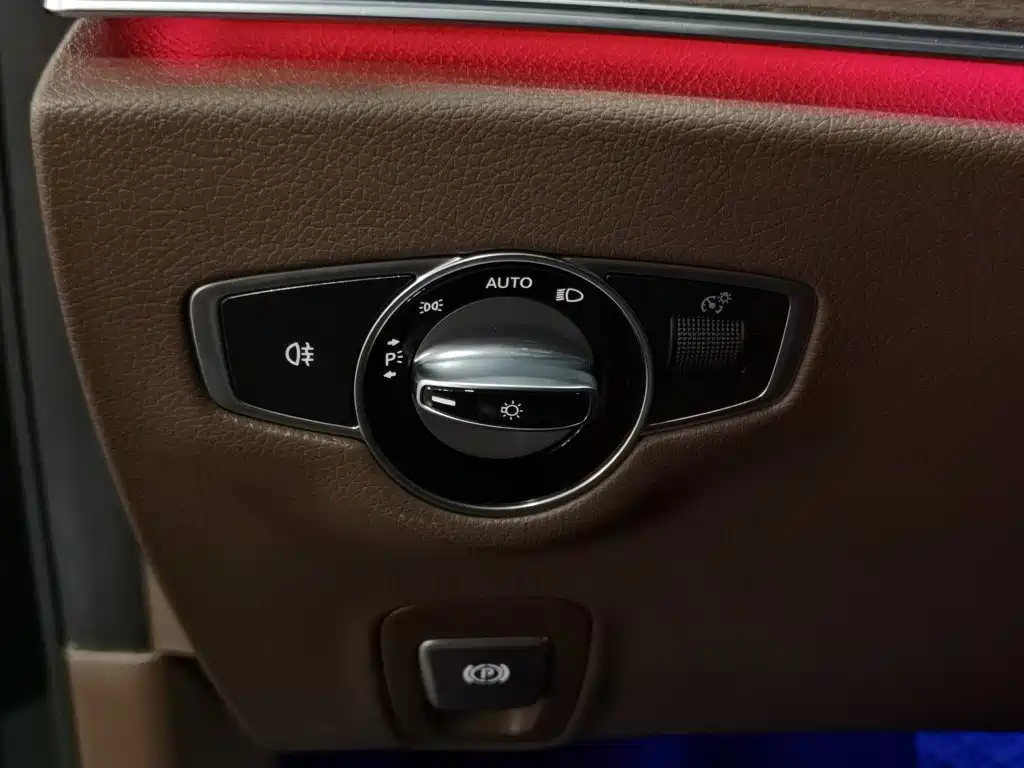 Mercedes-Benz E-Class — миниатюра 21