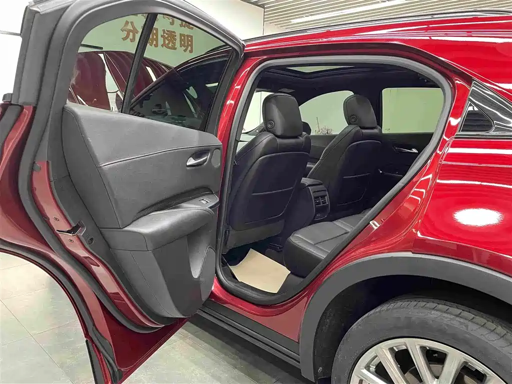 Cadillac XT4 — миниатюра 12