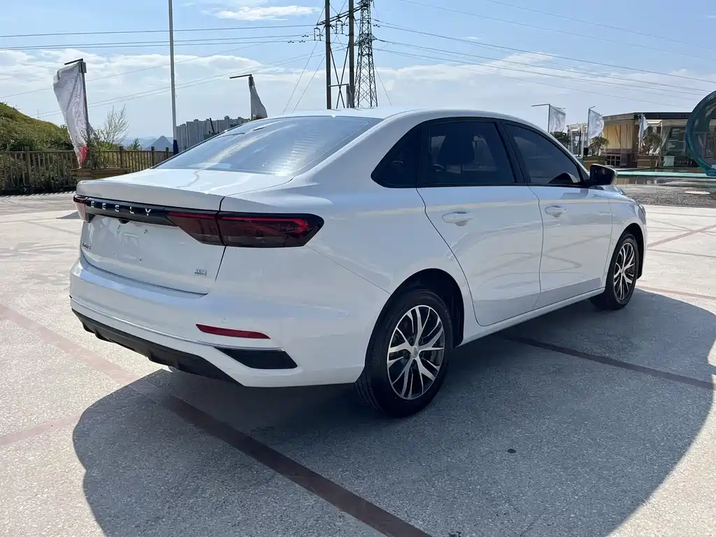 Geely Emgrand — миниатюра 9