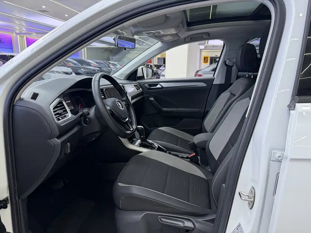 VOLKSWAGEN T ROC EXPLORING SONGS