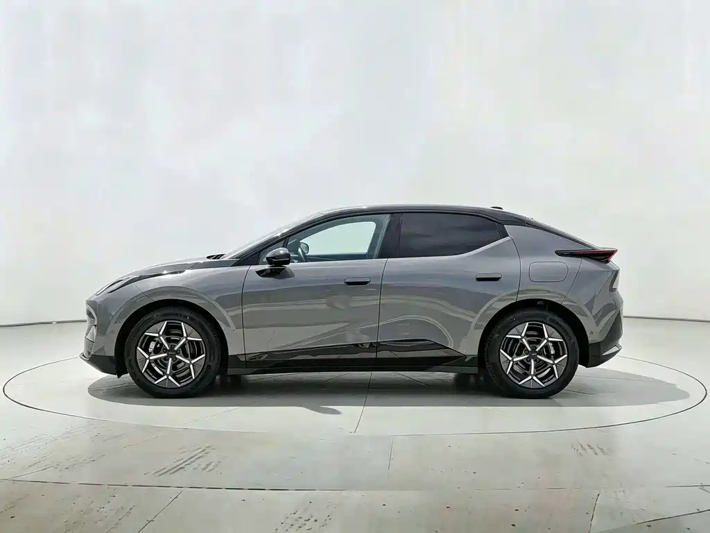Lynk & Co 20 — миниатюра 9