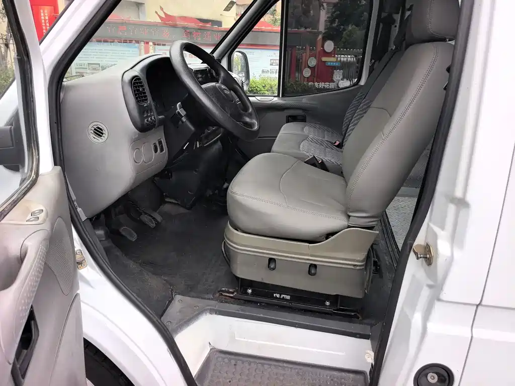 Ford Transit Classic — миниатюра 18
