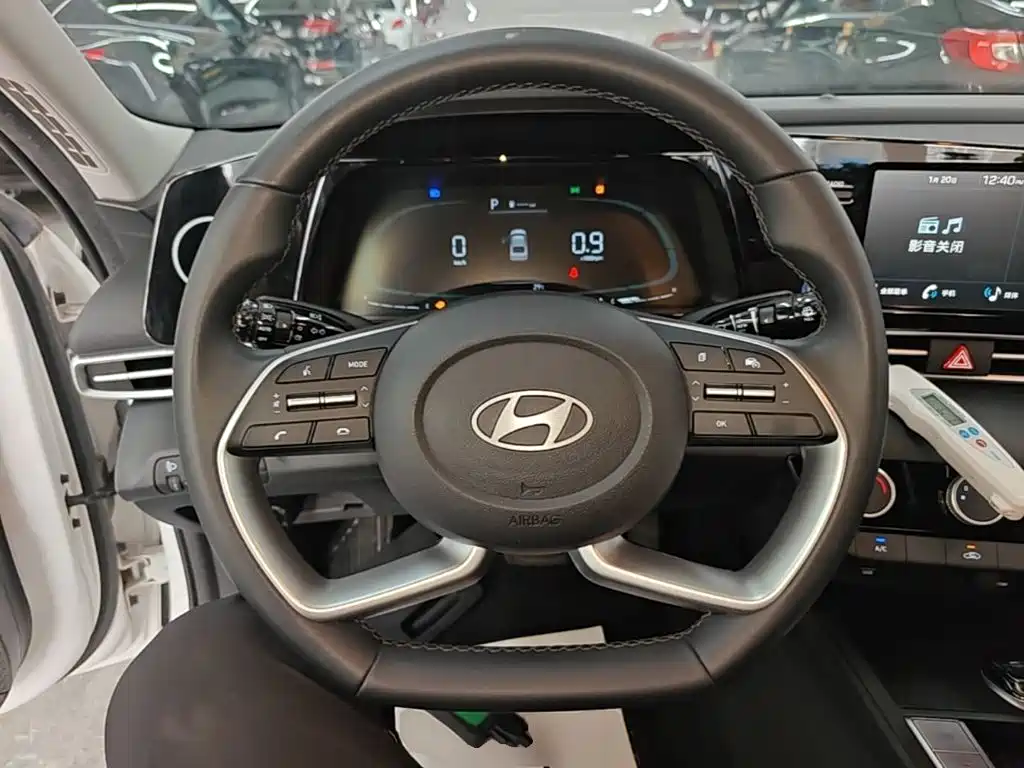 Hyundai Elantra — миниатюра 11