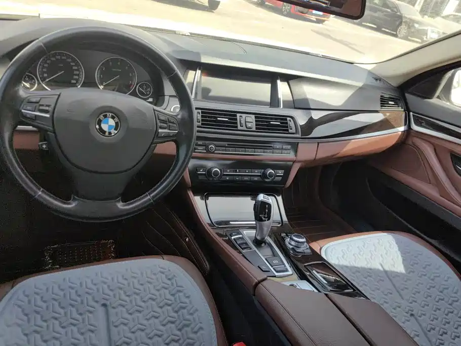 BMW 5 Series — миниатюра 12