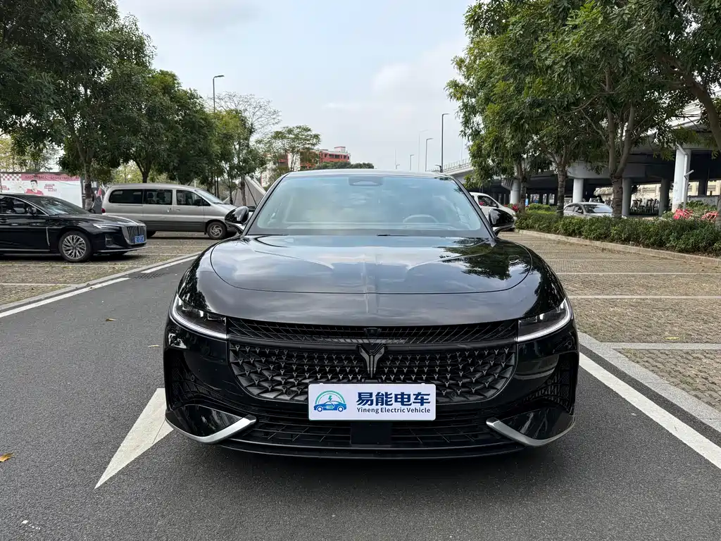 VOYAH LANTU CHASING LIGHT