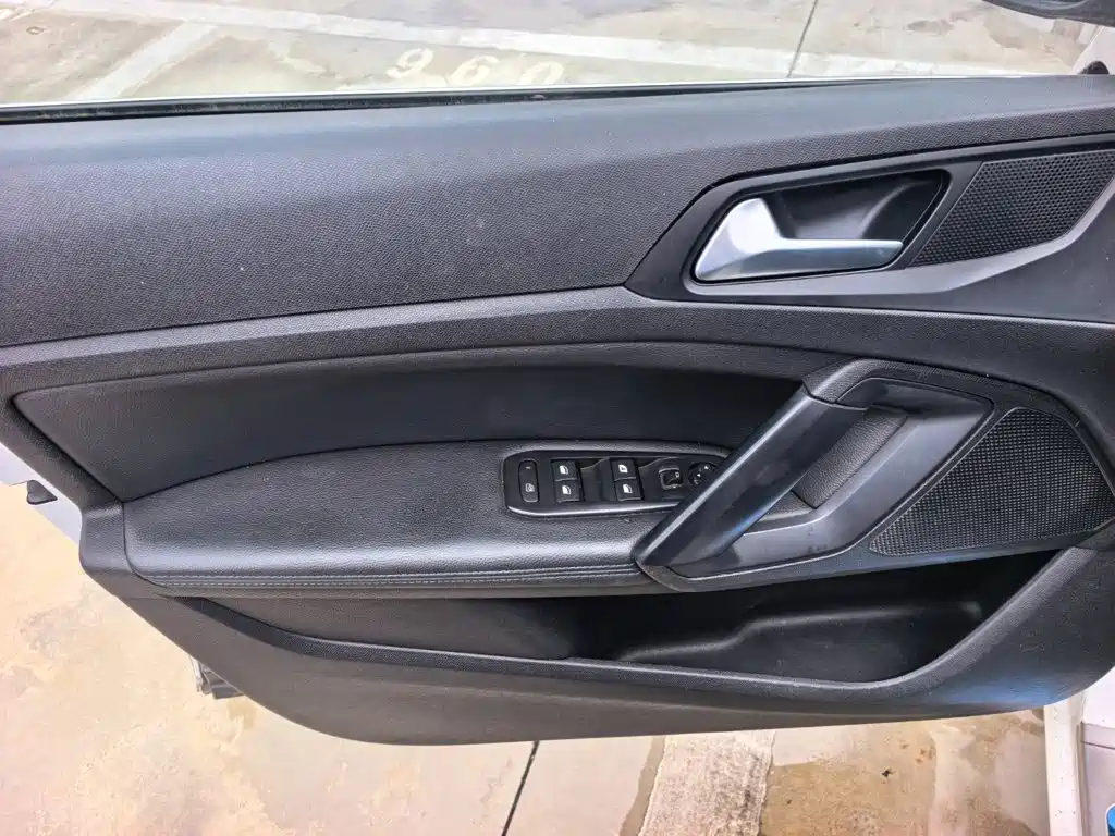 Peugeot 308 — миниатюра 6