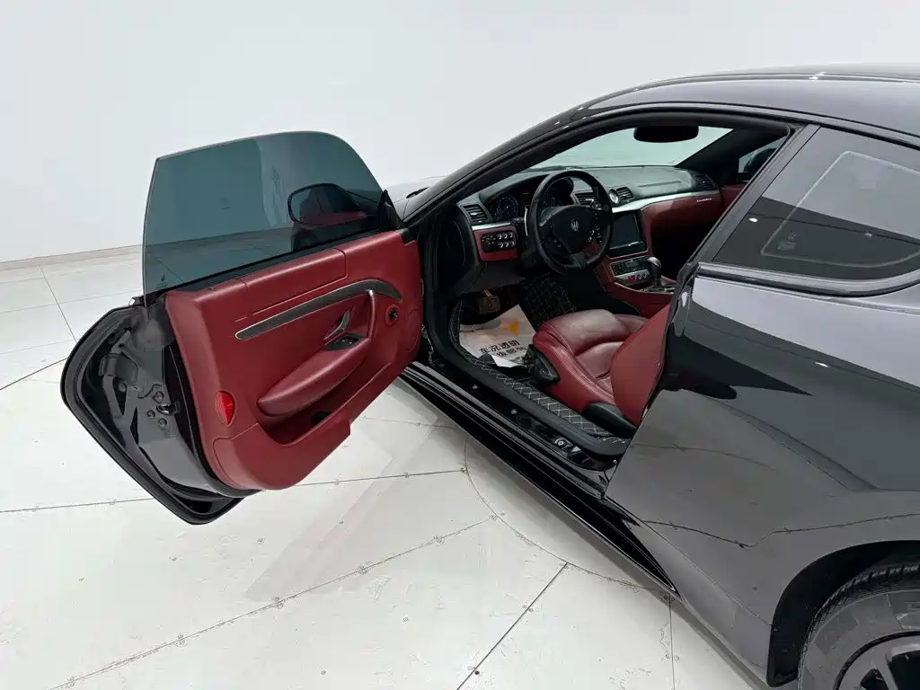 Maserati GranTurismo — миниатюра 22