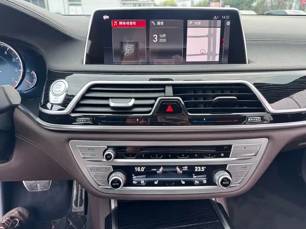 BMW 7 Series — миниатюра 14