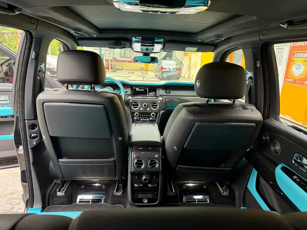 Rolls-Royce Cullinan 2018 мест