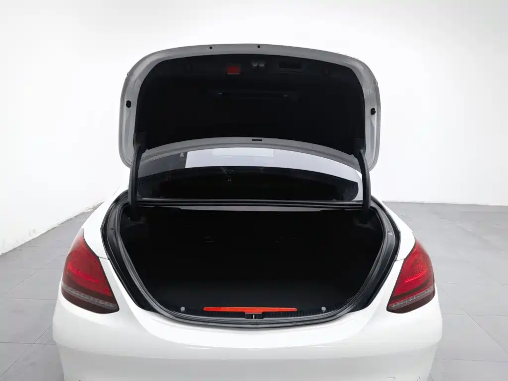 Mercedes-Benz C-Class — миниатюра 16