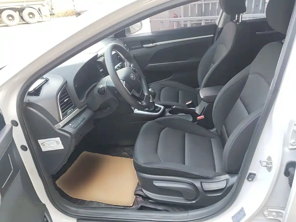 Hyundai Elantra — миниатюра 15