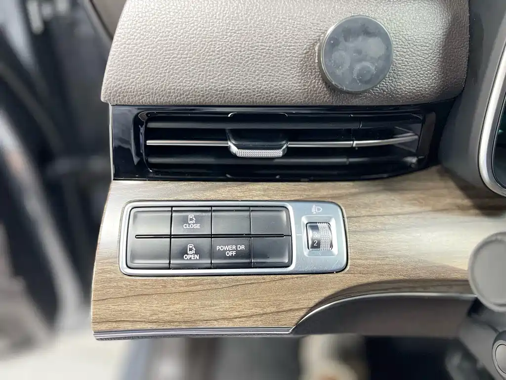 Roewe iMAX8 New Energy — миниатюра 14