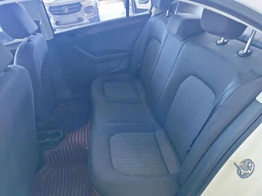 Volkswagen Santana — миниатюра 17
