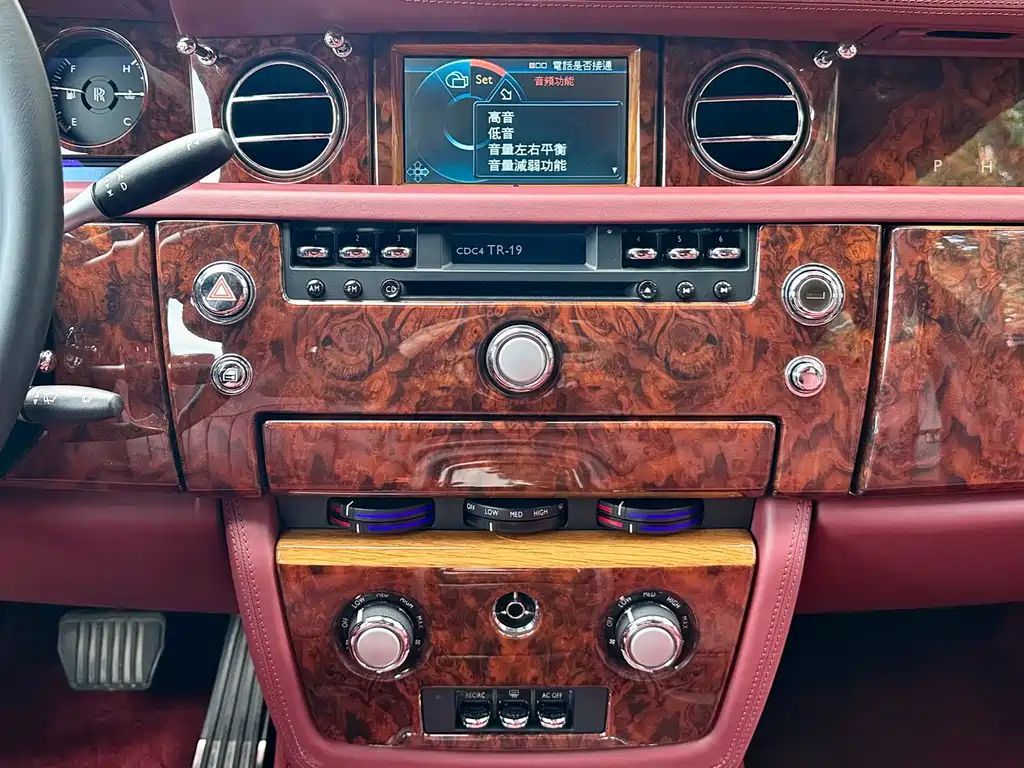 Rolls-Royce Phantom — миниатюра 8
