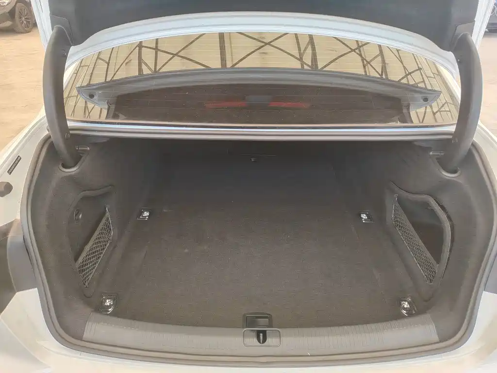 Audi A4L — миниатюра 27