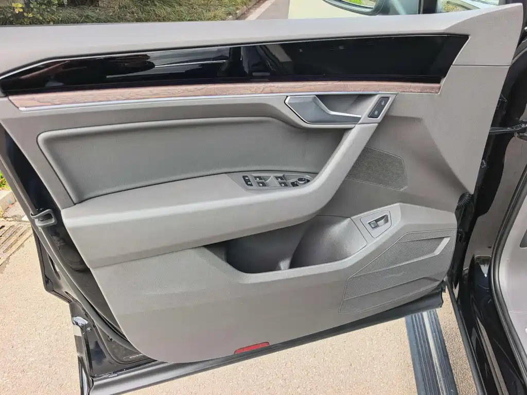 Volkswagen Touareg — миниатюра 9