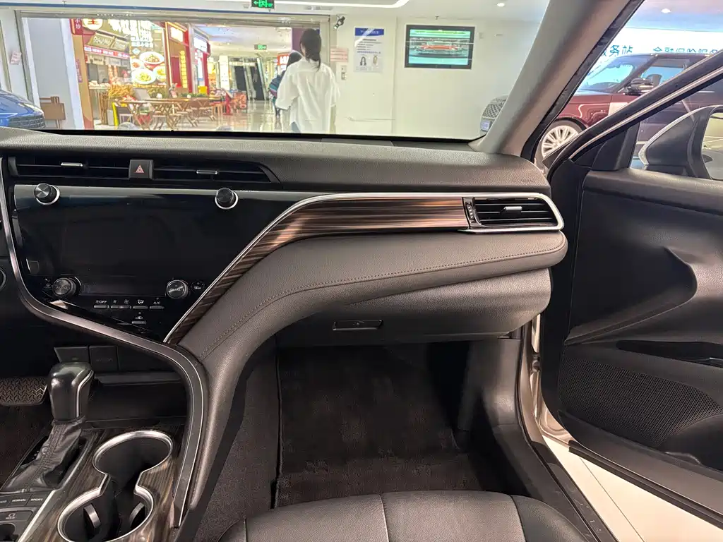 Toyota Camry — миниатюра 16