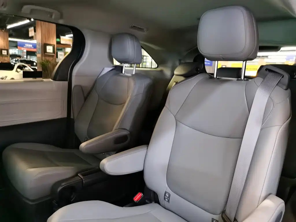 Toyota Granvia 2024 2.5L Comfort