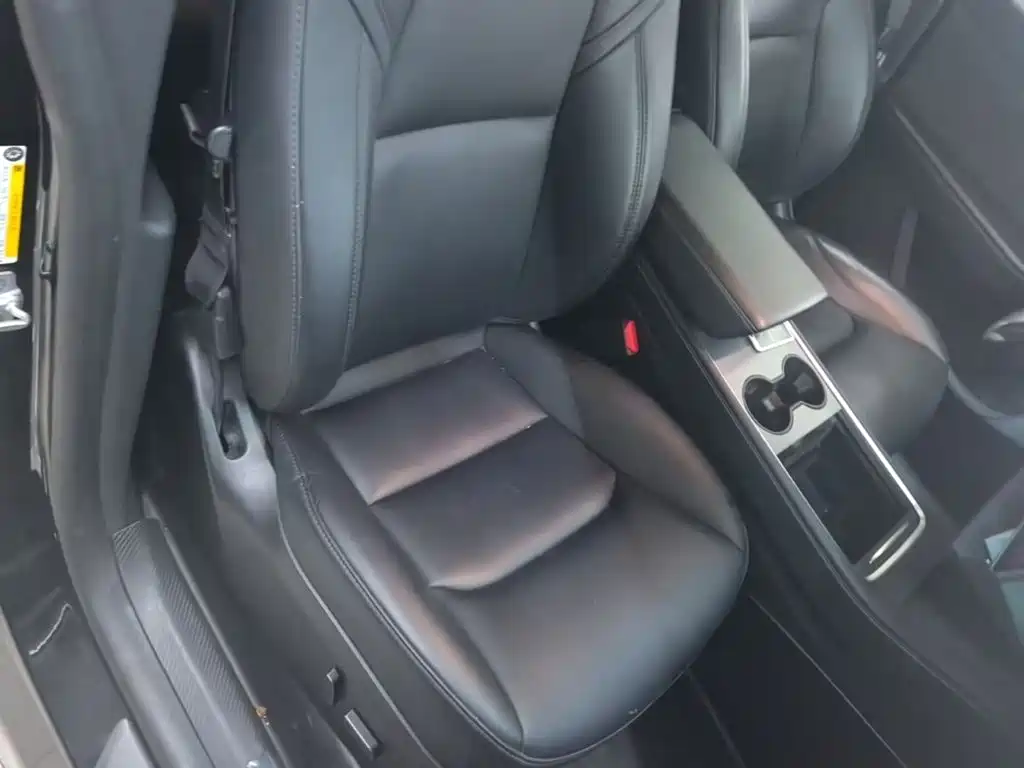 Tesla Model Y — миниатюра 25