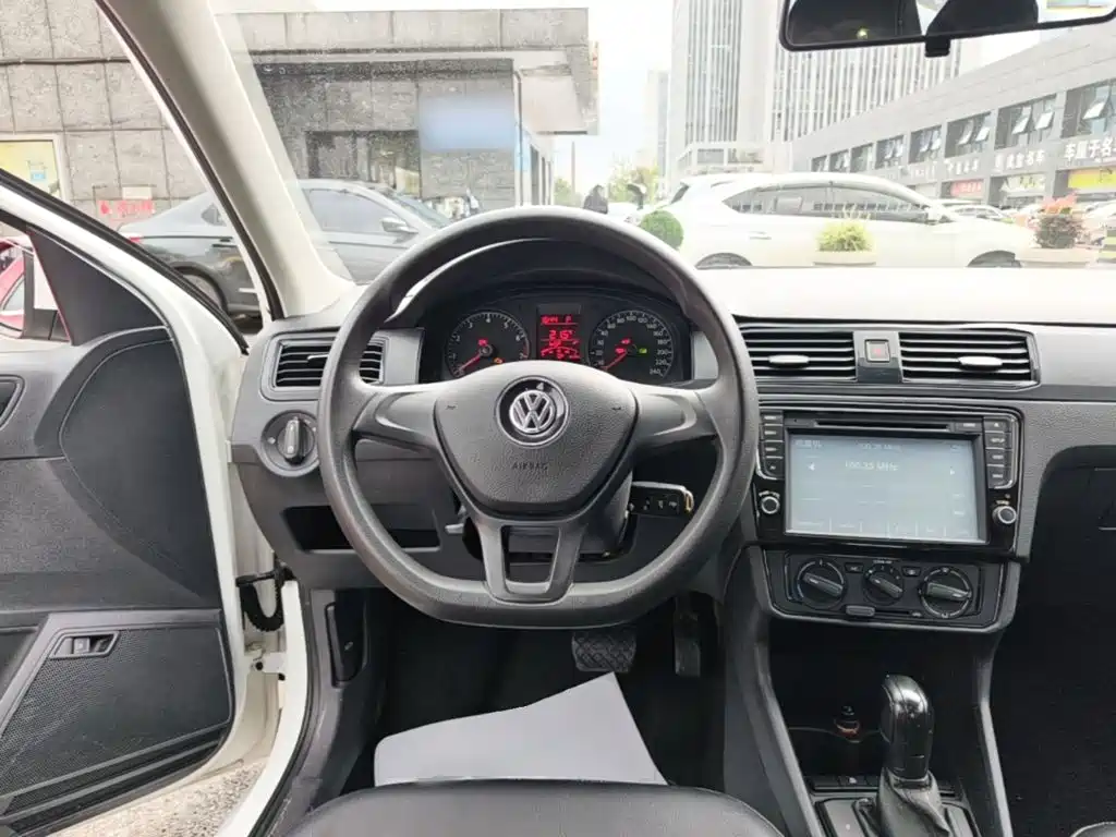 Volkswagen Santana — миниатюра 11