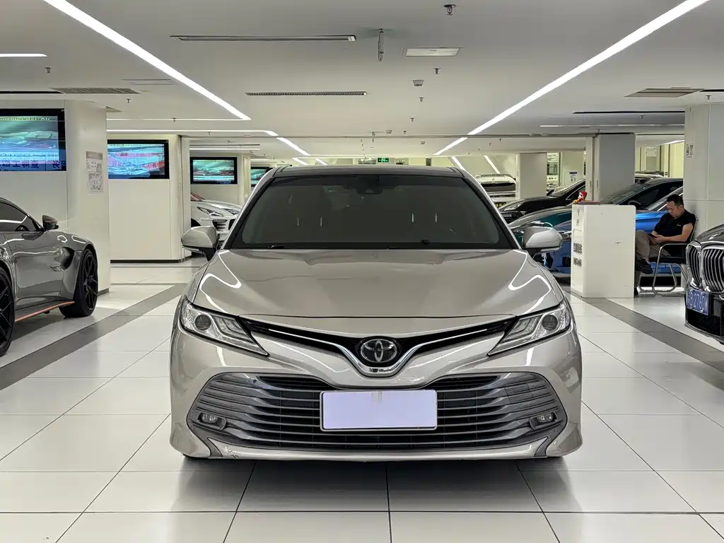 Toyota Camry — миниатюра 2