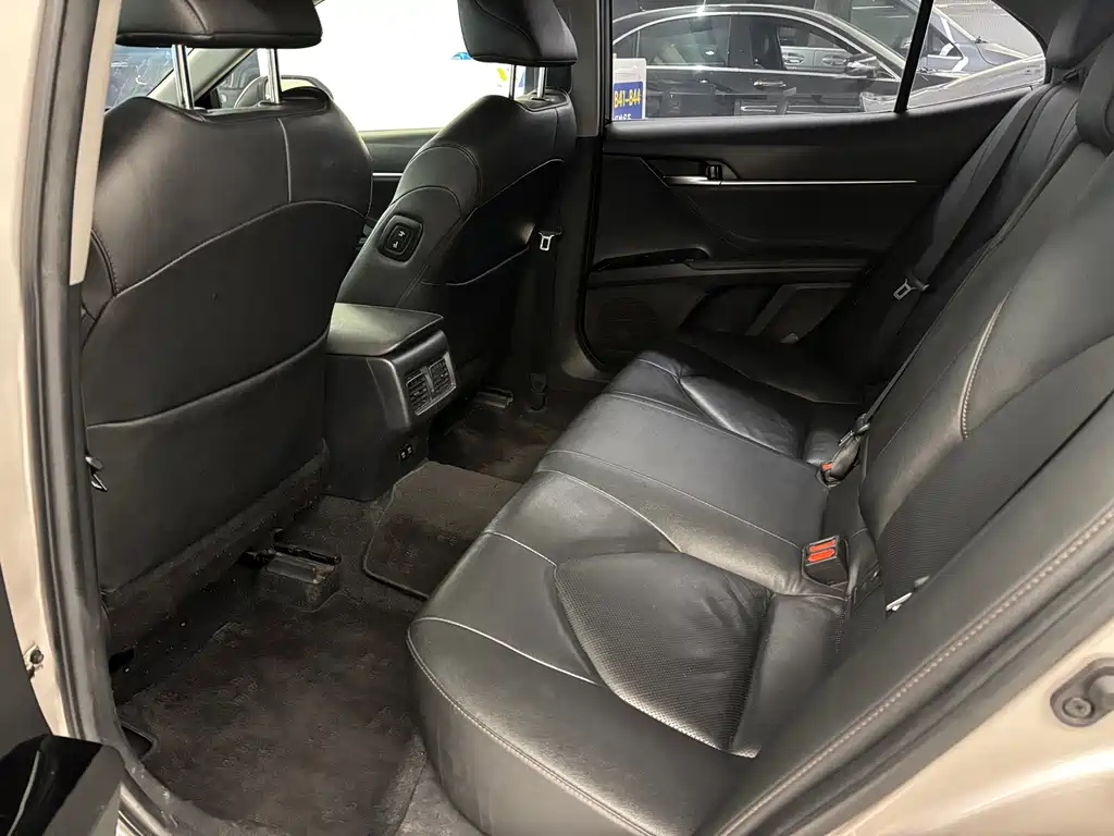 Toyota Camry — миниатюра 9