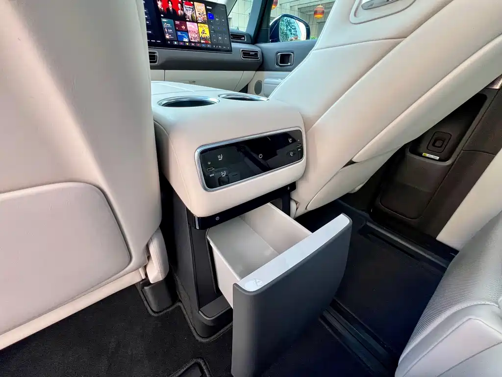 Li Auto Li MEGA — миниатюра 24