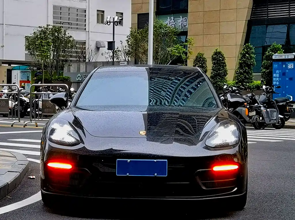 PORSCHE PANAMERA