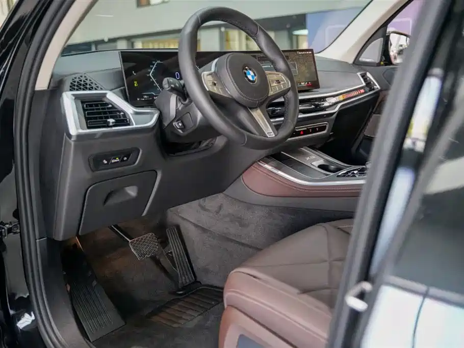 BMW X5 2023 xDrive 30Li Premium M Sport