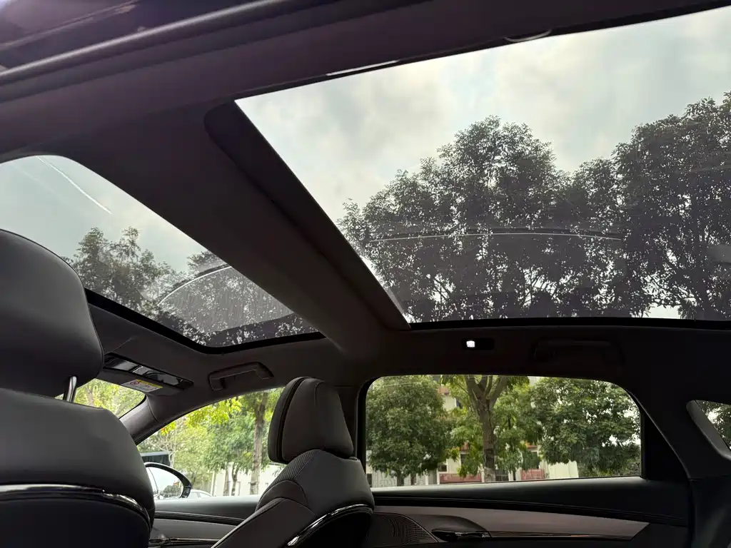 VOYAH LANTU CHASING LIGHT