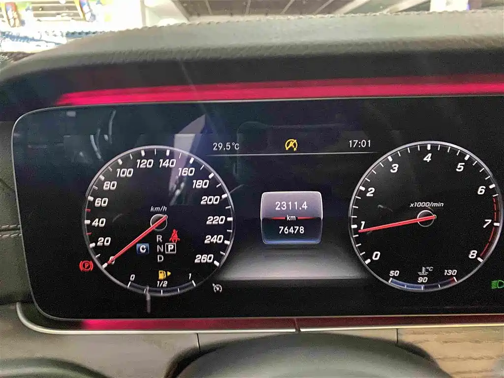 Mercedes-Benz E-Class — миниатюра 13