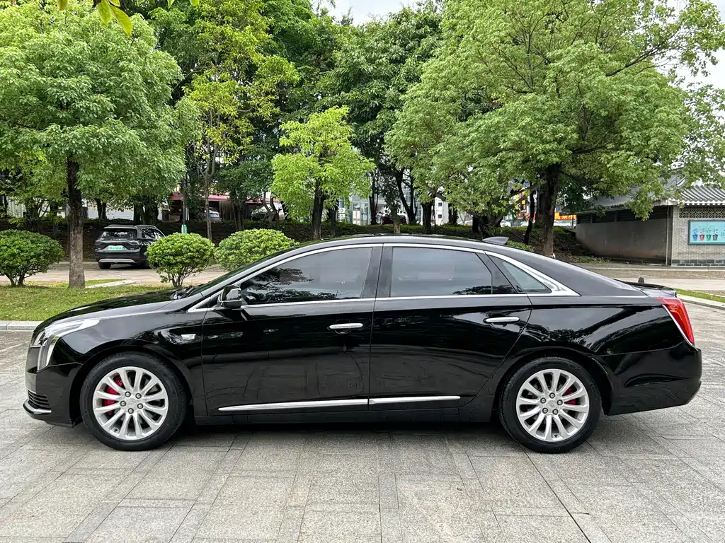 CADILLAC XTS