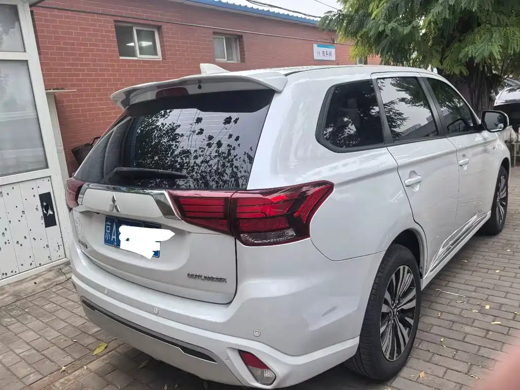 Mitsubishi Outlander — миниатюра 7