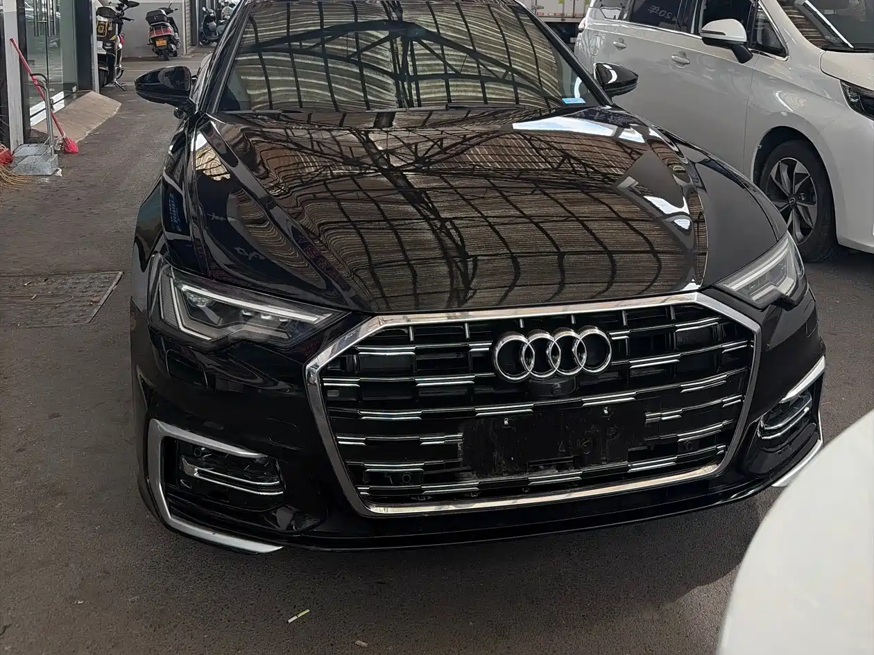 Audi A6L 2022 Черный из Китая