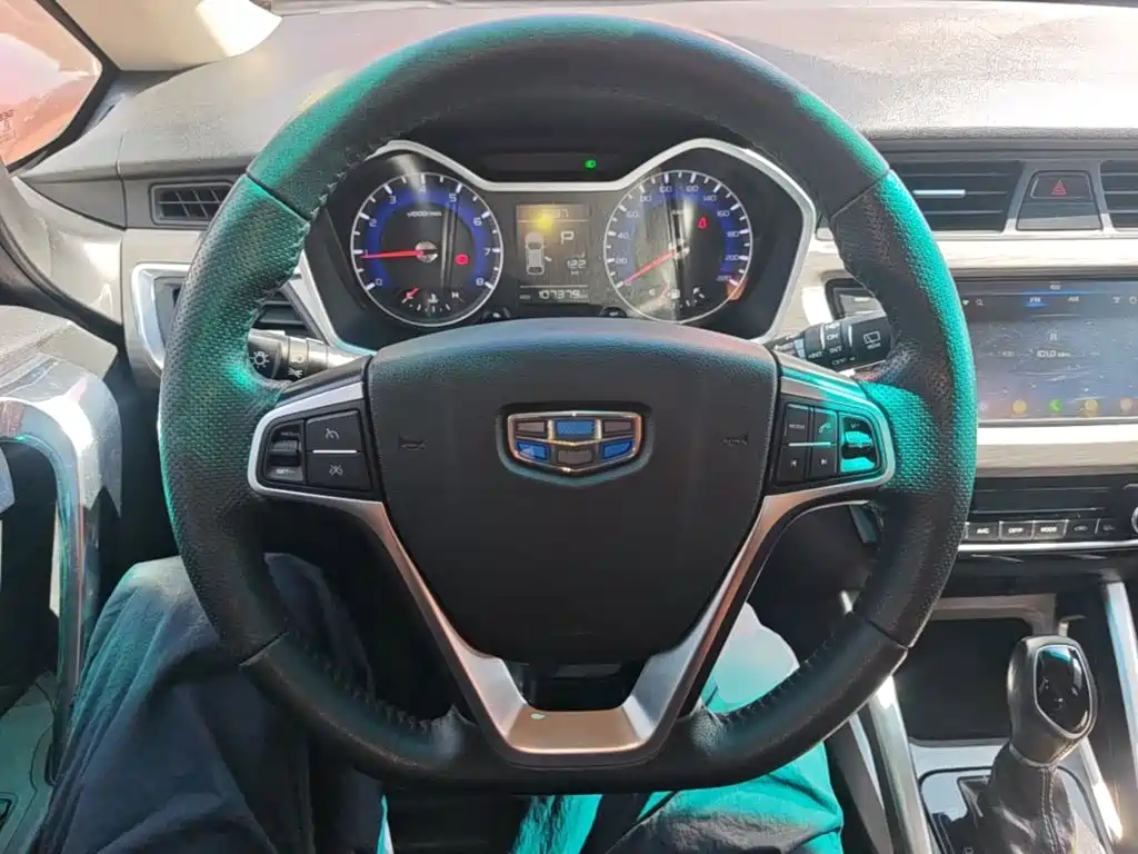 Geely Vision X3 — миниатюра 11